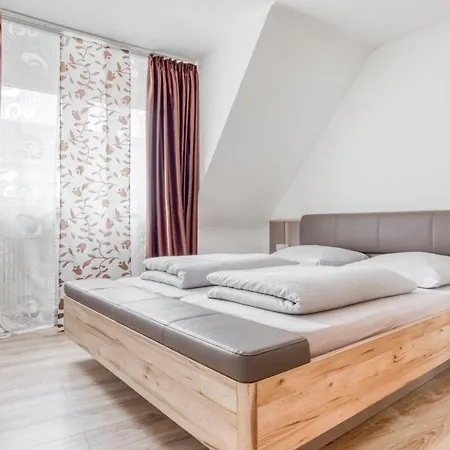 Gutmensch 4 Schlafzimmer Διαμέρισμα *