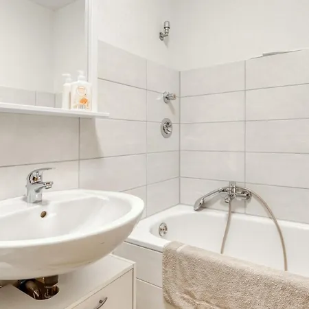 Gutmensch 4 Schlafzimmer Oberhausen (North Rhine-Westphalia)